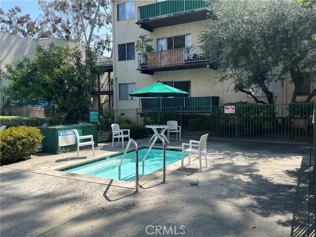 Detail Gallery Image 4 of 6 For 5460 White Oak #G101,  Encino,  CA 91316 - 2 Beds | 2 Baths