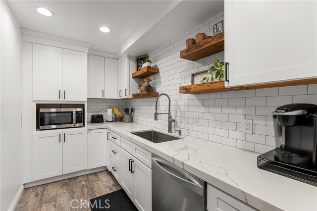 571 La Verne Street, Redlands CA: https://media.crmls.org/medias/70456929-3a81-4f42-ba19-56beb783f6f7.jpg