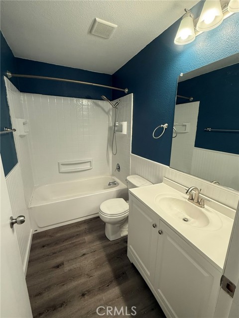 375 State 20 E Highway, Upper Lake CA: https://media.crmls.org/medias/704623b3-b393-4252-aeca-1bbe17b44611.jpg