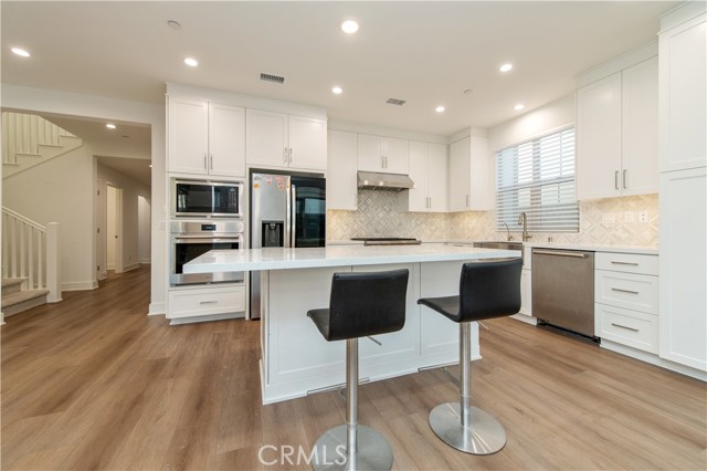 Detail Gallery Image 13 of 39 For 116 Imagination Trl, Irvine,  CA 92620 - 4 Beds | 3/1 Baths