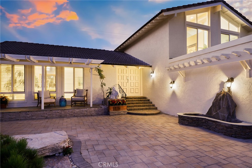 MLS #OC25173182 img 1