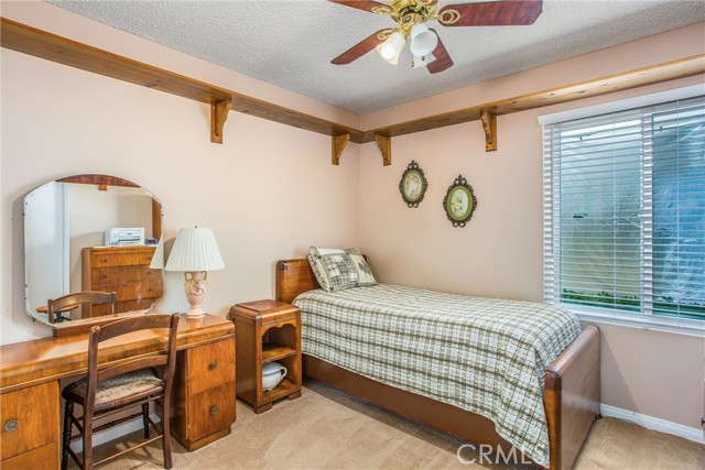 100 Waters Court, Redlands CA: https://media.crmls.org/medias/70486211-f9d3-4d5b-ba56-074be3abeca5.jpg