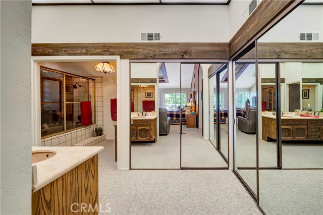 433 Fairway Drive, Palmdale CA: https://media.crmls.org/medias/7048a3cd-6c6a-4620-8768-b69103ef2d35.jpg