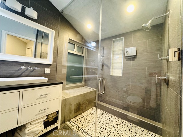 Detail Gallery Image 21 of 44 For 11905 Paso Robles, Granada Hills,  CA 91344 - 4 Beds | 3 Baths