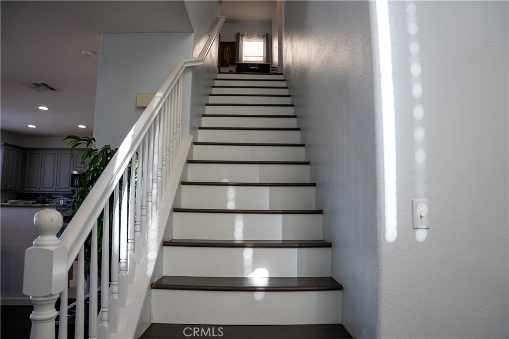 https://media.crmls.org/medias/704a66c7-22bc-4d82-a818-22fb6068db1b.jpg?preset=X-Large