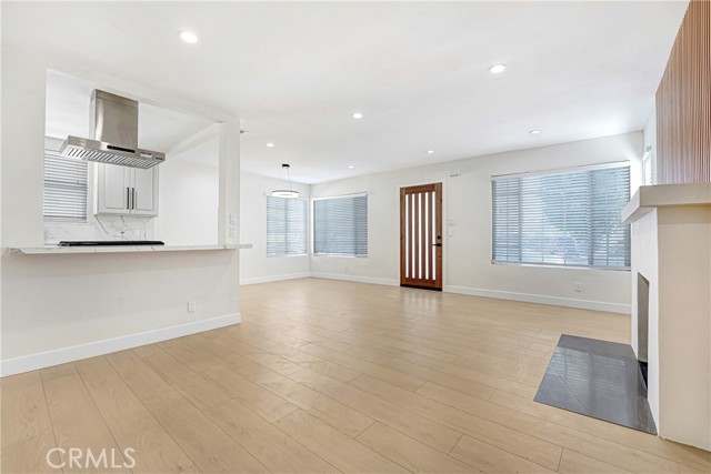 Detail Gallery Image 8 of 29 For 18216 Hartland St, Reseda,  CA 91335 - – Beds | – Baths