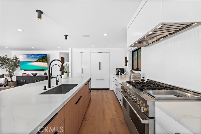 Detail Gallery Image 9 of 31 For 322 Iris Ave, Corona Del Mar,  CA 92625 - 3 Beds | 2/1 Baths