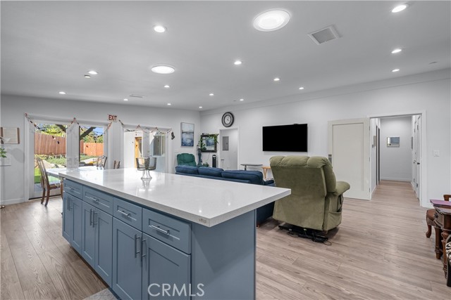 Detail Gallery Image 9 of 44 For 9600 Amboy Ave, Pacoima,  CA 91331 - 7 Beds | 6 Baths