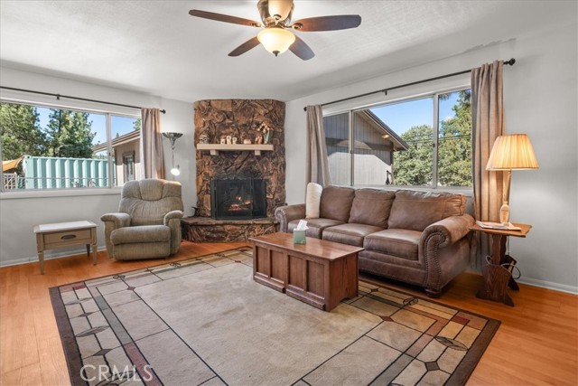 Detail Gallery Image 3 of 22 For 313 Greenspot Rd, Big Bear City,  CA 92314 - 2 Beds | 1 Baths
