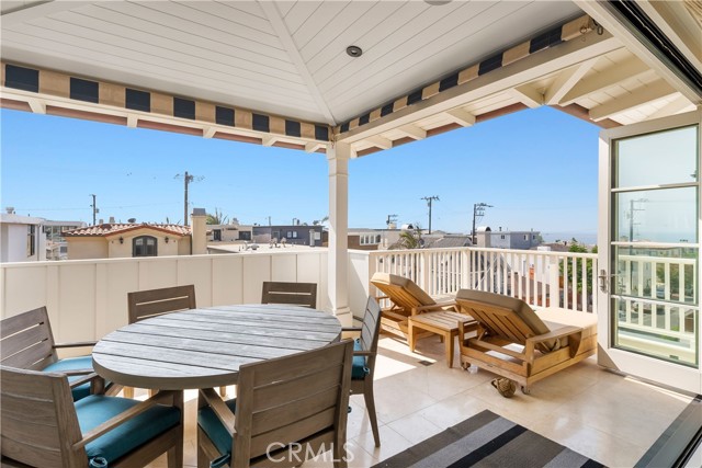 Detail Gallery Image 13 of 52 For 441 28th St, Manhattan Beach,  CA 90266 - 4 Beds | 4/1 Baths