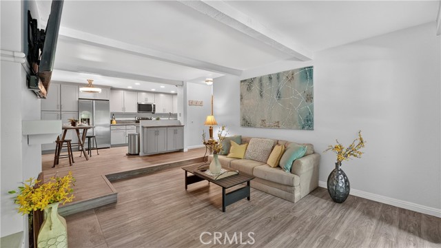 Detail Gallery Image 4 of 46 For 21372 Brookhurst #626,  Huntington Beach,  CA 92646 - 2 Beds | 2 Baths