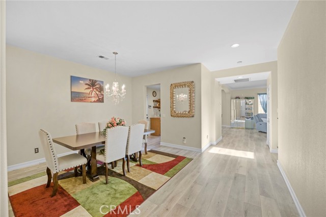 Detail Gallery Image 5 of 57 For 31920 Cedarhill, Lake Elsinore,  CA 92532 - 5 Beds | 3/1 Baths