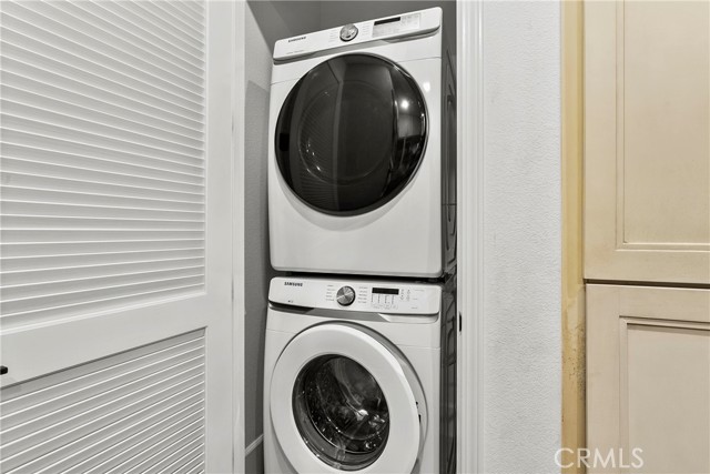Detail Gallery Image 18 of 52 For 17352 Eucalyptus Ln, Huntington Beach,  CA 92649 - 5 Beds | 5/1 Baths