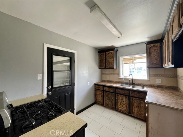 Detail Gallery Image 10 of 20 For 22201 Ibex Avenue, Hawaiian Gardens,  CA 90716 - 3 Beds | 2 Baths