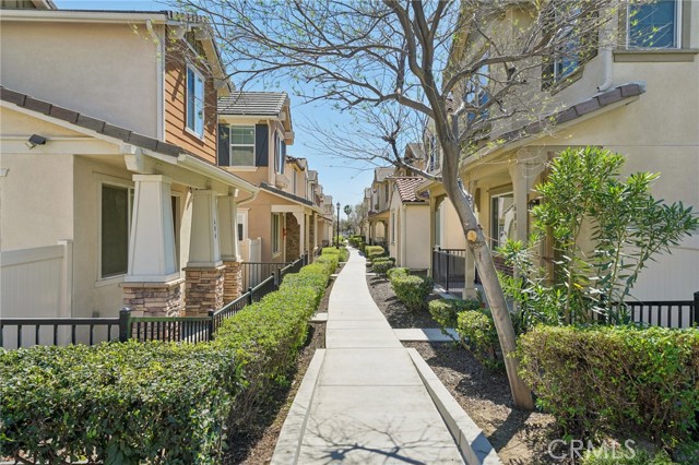 Detail Gallery Image 8 of 57 For 618 S Brampton Ln, Rialto,  CA 92376 - 4 Beds | 3 Baths