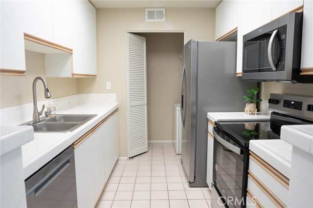 Detail Gallery Image 12 of 44 For 188 Villa Point Drive, Newport Beach,  CA 92660 - 1 Beds | 1 Baths