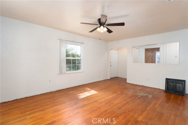 7086 Fairfax Drive, San Bernardino CA: https://media.crmls.org/medias/704e4dee-7fc2-48b0-a595-1acf5a7ce28c.jpg