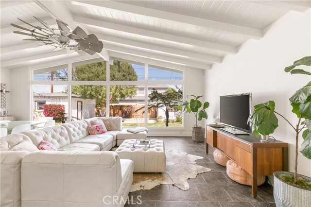 704e6be1 7142 4928 884a 806819f4df43