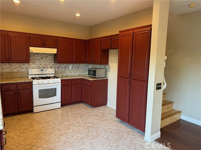 Detail Gallery Image 9 of 40 For 1559 Los Santos Ct, Camarillo,  CA 93010 - 4 Beds | 2/1 Baths