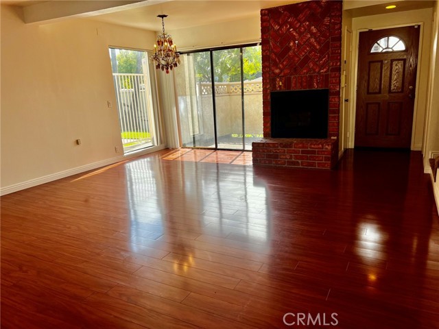 Detail Gallery Image 3 of 40 For 19451 Sherman Way #501,  Reseda,  CA 91335 - 3 Beds | 2/1 Baths