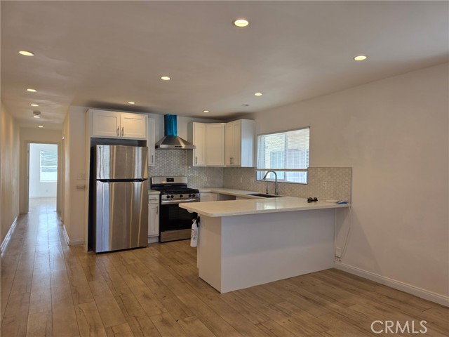 Detail Gallery Image 3 of 13 For 142 E 65th St, Los Angeles,  CA 90003 - 2 Beds | 1 Baths