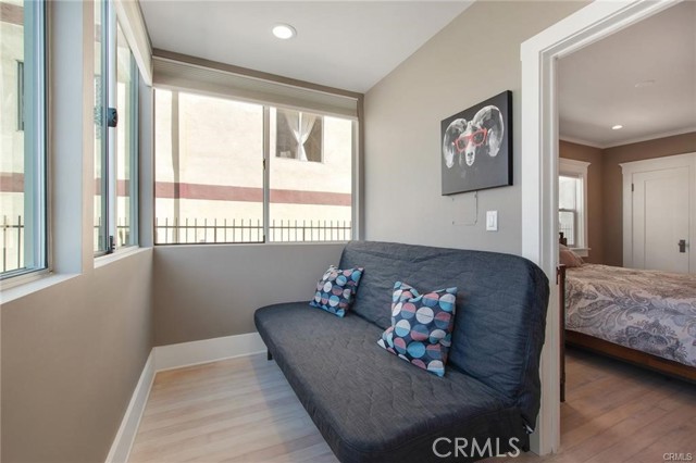 Image 17 of 20 For 971 Manzanita Street