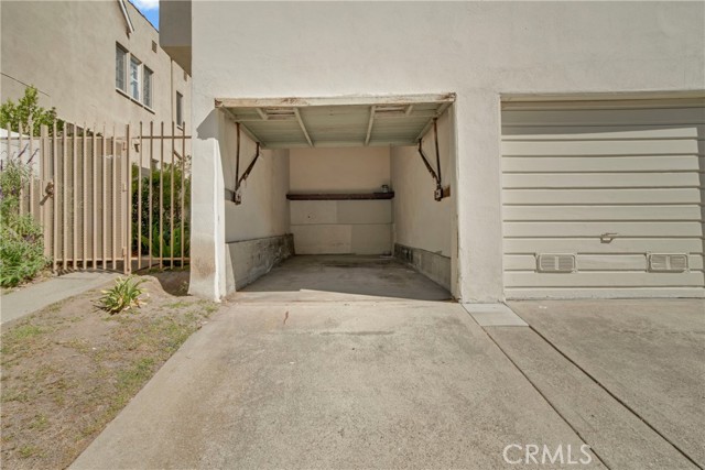 Detail Gallery Image 34 of 49 For 808 Alandele Ave, Los Angeles,  CA 90036 - 7 Beds | 3/1 Baths