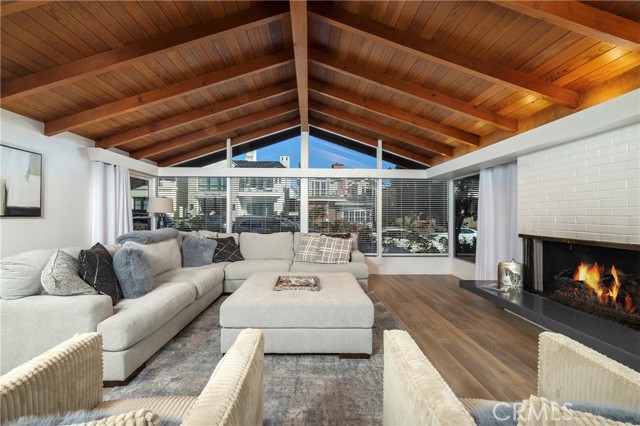 Detail Gallery Image 6 of 23 For 221 Larkspur Ave, Corona Del Mar,  CA 92625 - 4 Beds | 3 Baths