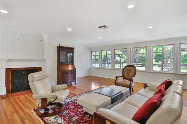 Detail Gallery Image 5 of 38 For 8944 Amestoy Ave, –,  CA 91324 - 3 Beds | 2 Baths