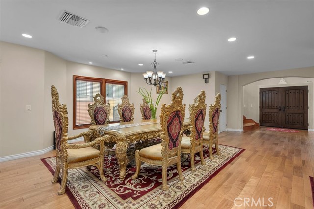 Detail Gallery Image 8 of 9 For 116 Termino Ave, Long Beach,  CA 90803 - 4 Beds | 4/1 Baths