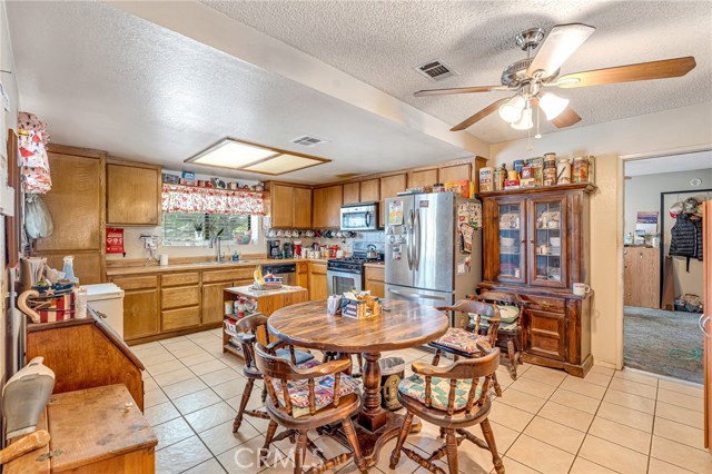 Detail Gallery Image 13 of 31 For 11870 9th, Hesperia,  CA 92345 - 3 Beds | 2 Baths