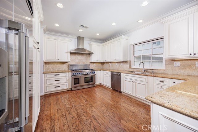 513 W Avenida De Los Lobos Marinos, San Clemente CA: https://media.crmls.org/medias/70524d3c-2f3c-4c32-a6be-558584794c8e.jpg