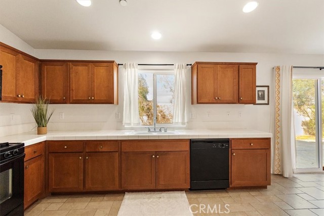 905 Broadway Avenue, Barstow CA: https://media.crmls.org/medias/70528a8d-849d-4d3b-9cff-81e47225b1a6.jpg