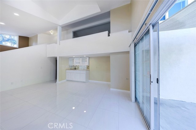 Detail Gallery Image 13 of 49 For 2255 E Chevy Chase Dr, Glendale,  CA 91206 - 4 Beds | 3 Baths