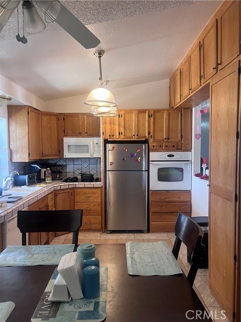 Detail Gallery Image 6 of 10 For 9722 E Avenue Q, Palmdale,  CA 93591 - 3 Beds | 2 Baths