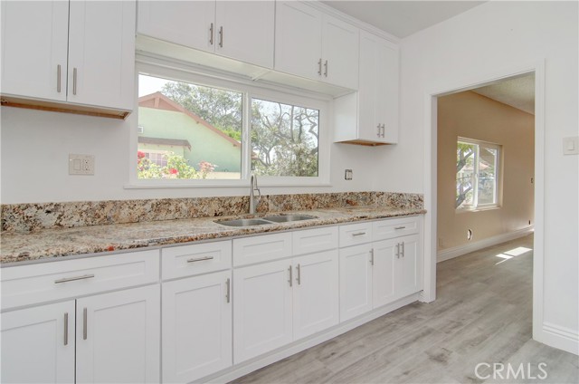 1003 W Myrtle Street, Santa Ana CA: https://media.crmls.org/medias/705328fe-c43b-448d-8094-ef3f7a5b4891.jpg