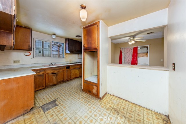 Image 4 of 12 For 6227 Glide Avenue