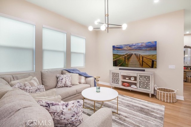 1118 S urbana S, Anaheim CA: https://media.crmls.org/medias/7053c834-ee15-414c-b0a6-2977ecb4491f.jpg