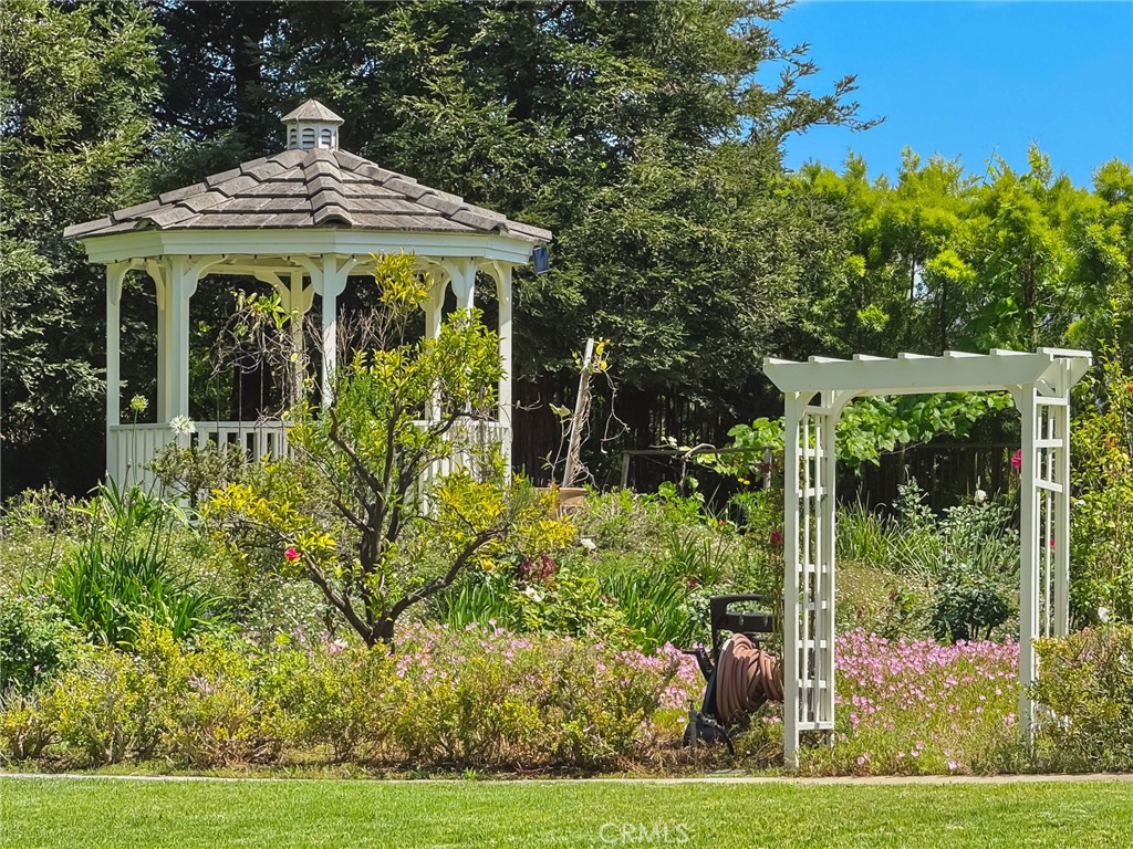 https://media.crmls.org/medias/7053ed24-5a74-43d4-8638-ea5af4763597.jpg?preset=X-Large