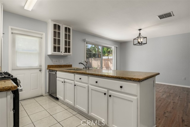 15251 Nottingham Lane, Huntington Beach CA: https://media.crmls.org/medias/705488e5-37e4-47a7-8537-6f7b2b0cf2d9.jpg