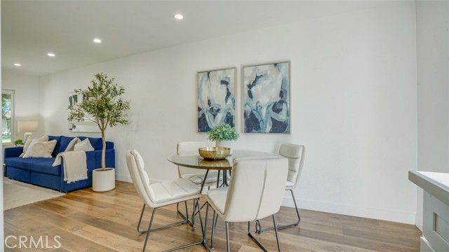 231 W Cedar Avenue, Burbank CA: https://media.crmls.org/medias/7055284f-10e6-40f6-aa27-f56a28c063ef.jpg