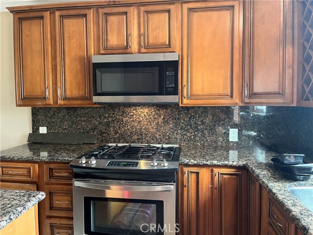 Detail Gallery Image 8 of 21 For 135 Flower #B,  Costa Mesa,  CA 92627 - 2 Beds | 2 Baths