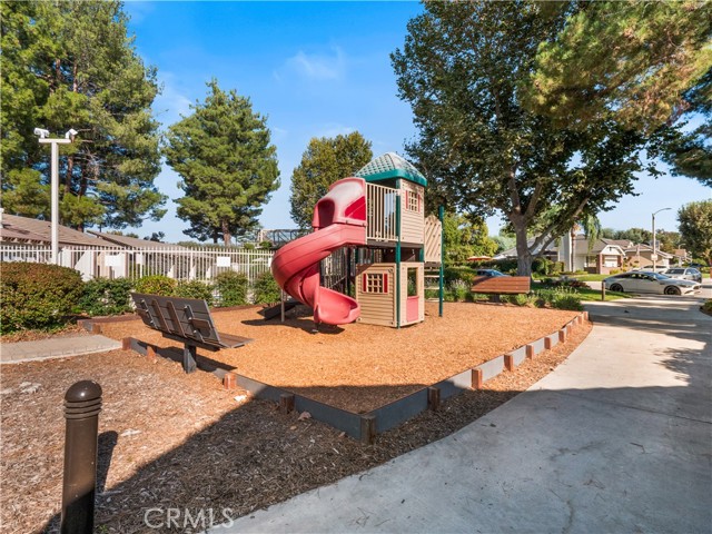 Detail Gallery Image 18 of 24 For 25995 Pueblo Dr, Valencia,  CA 91355 - 3 Beds | 2 Baths