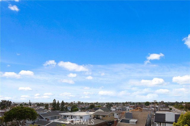 720 Poinsettia Ave, Corona del Mar CA: https://media.crmls.org/medias/705618ec-c972-4f24-a674-621997124423.jpg