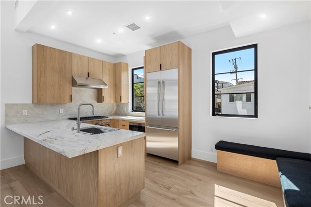 Detail Gallery Image 6 of 20 For 700 1/2 Iris, Corona Del Mar,  CA 92625 - 2 Beds | 2/1 Baths