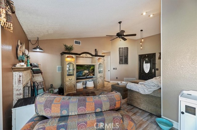 Detail Gallery Image 10 of 34 For 1921 Lynwood, Corona,  CA 92881 - 3 Beds | 2 Baths