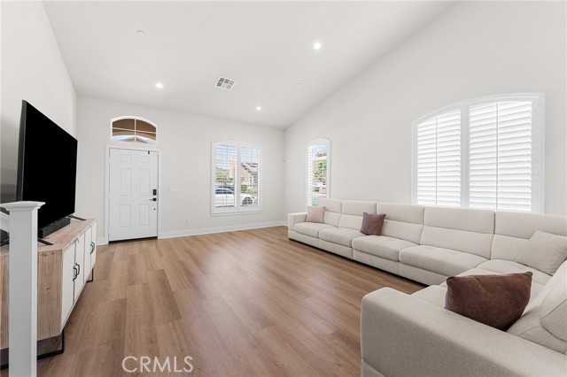 1240 Prabhu Way, Pomona CA: https://media.crmls.org/medias/7058a392-4376-49d3-a0e0-fde3458e88d7.jpg
