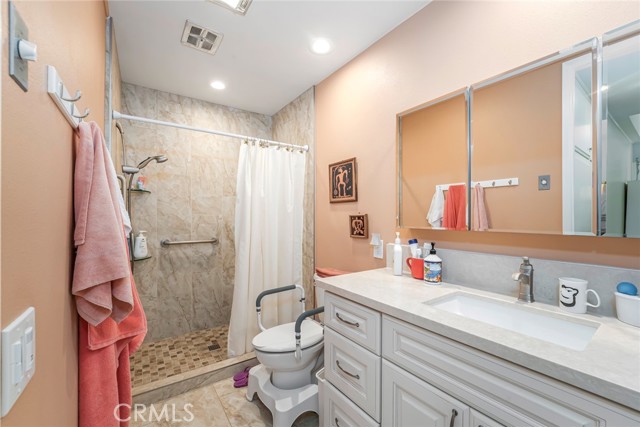 Detail Gallery Image 18 of 60 For 2220 E via Mariposa East #H,  Laguna Woods,  CA 92637 - 2 Beds | 1 Baths