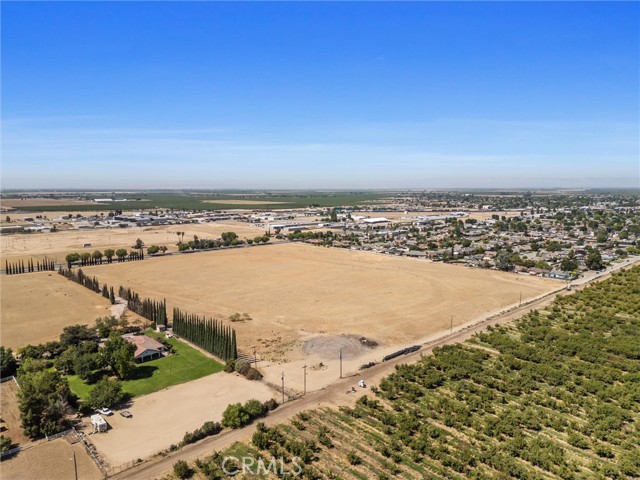 1320 E Lerdo, Shafter CA: https://media.crmls.org/medias/70593253-03d6-4f75-8db9-dae3f865c91d.jpg