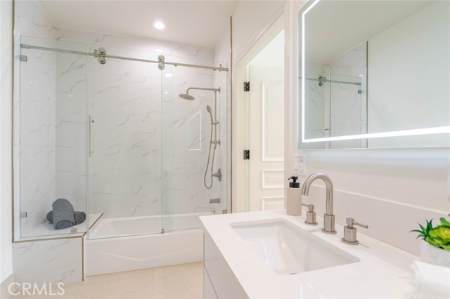 Detail Gallery Image 26 of 46 For 1598 Long Beach #407,  Long Beach,  CA 90813 - 2 Beds | 3 Baths